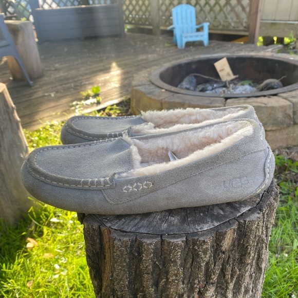 UGG Shoes - UGG Gray “Ansley” Water Resistant Slipper Size 9